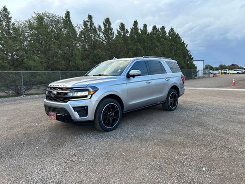 Used 2023 Ford Expedition Limited AWD/4WD image 1