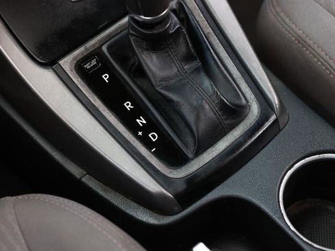 Used 2014 Hyundai Elantra SE image 32