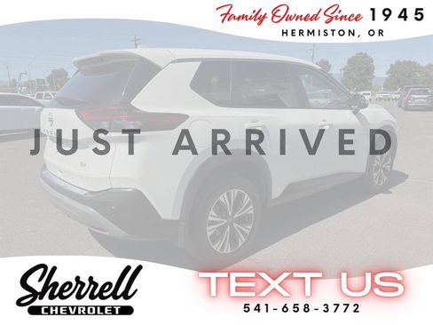 Used 2023 Nissan Rogue SV FWD image 2