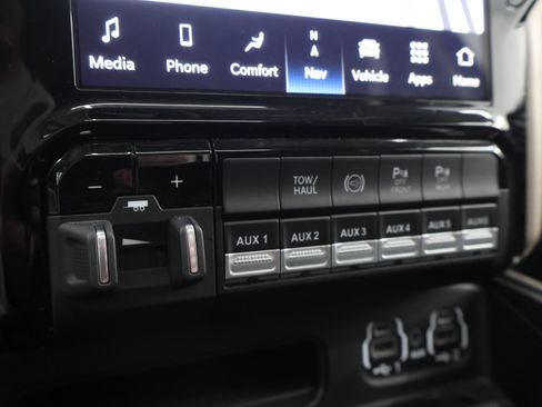 Used 2024 RAM 2500 Laramie AWD/4WD image 48