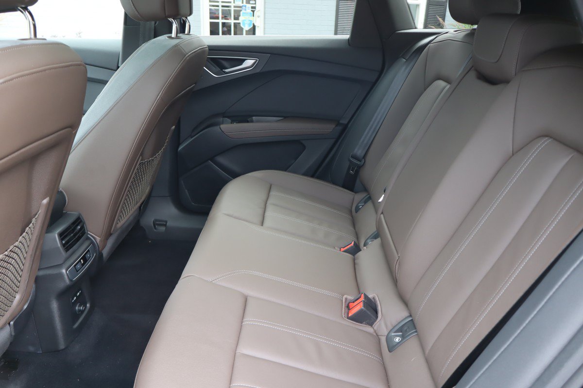 Used 2023 Audi Q4 e-tron Prestige AWD/4WD image 29