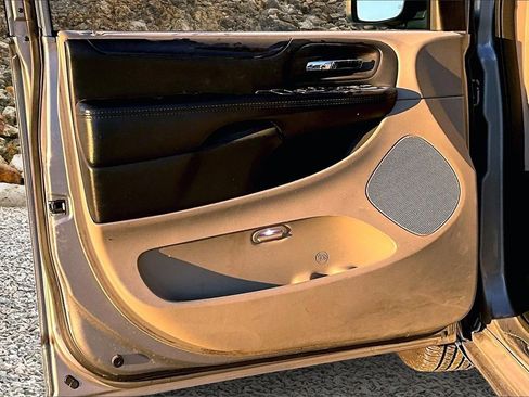 Used 2019 Dodge Grand Caravan SE image 21