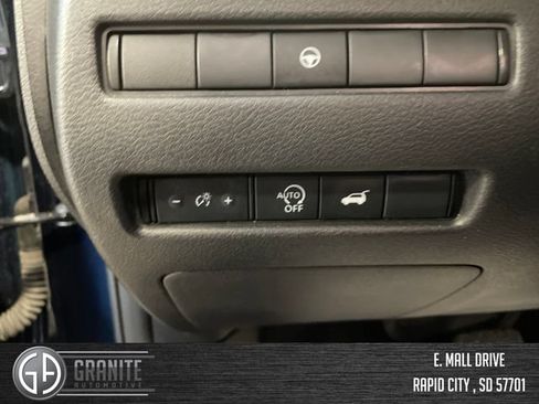 Used 2025 Nissan Rogue SV AWD/4WD image 12