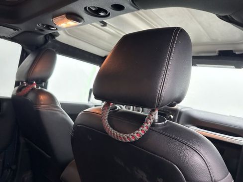 Used 2017 Jeep Wrangler Unlimited Rubicon w/ Max Tow Package image 11