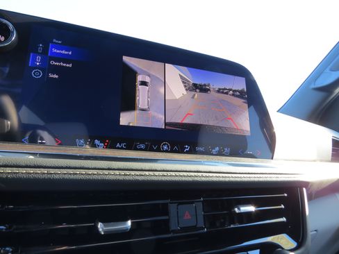 New 2026 Chevrolet Suburban Premier image 23