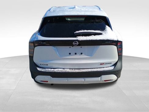 New 2025 Nissan Kicks SR image 4