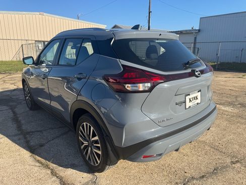 Used 2024 Nissan Kicks SV image 3