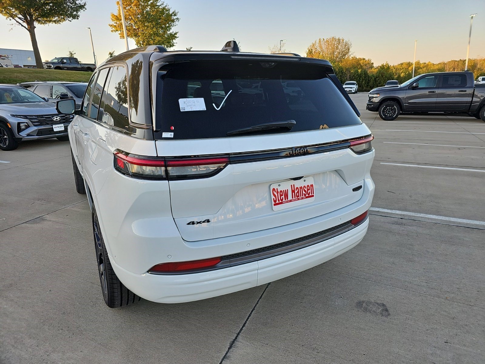 New 2027 Jeep Grand Cherokee Summit AWD/4WD image 3