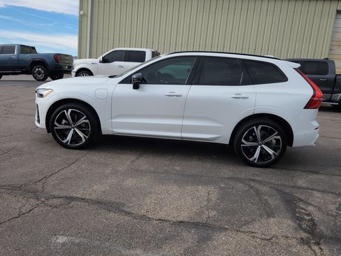 Used 2022 Volvo XC60 T8 R-Design w/ Advanced Package image 4