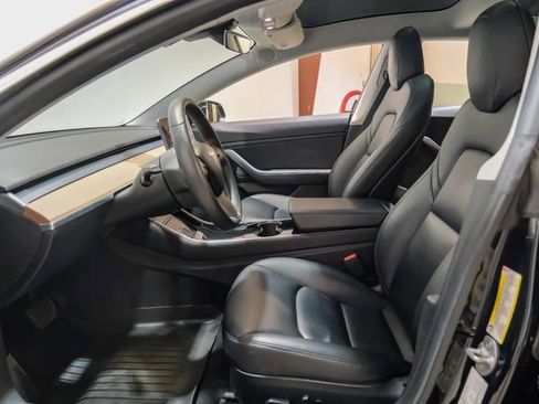 Used 2019 Tesla Model 3 Standard Range Plus image 4