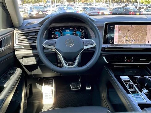 New 2025 Volkswagen Atlas SEL Premium R-Line image 17