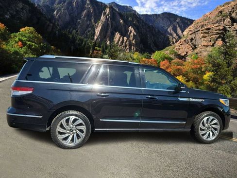 Used 2023 Lincoln Navigator L Reserve AWD/4WD image 2