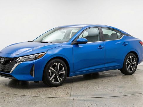Used 2025 Nissan Sentra SV image 3