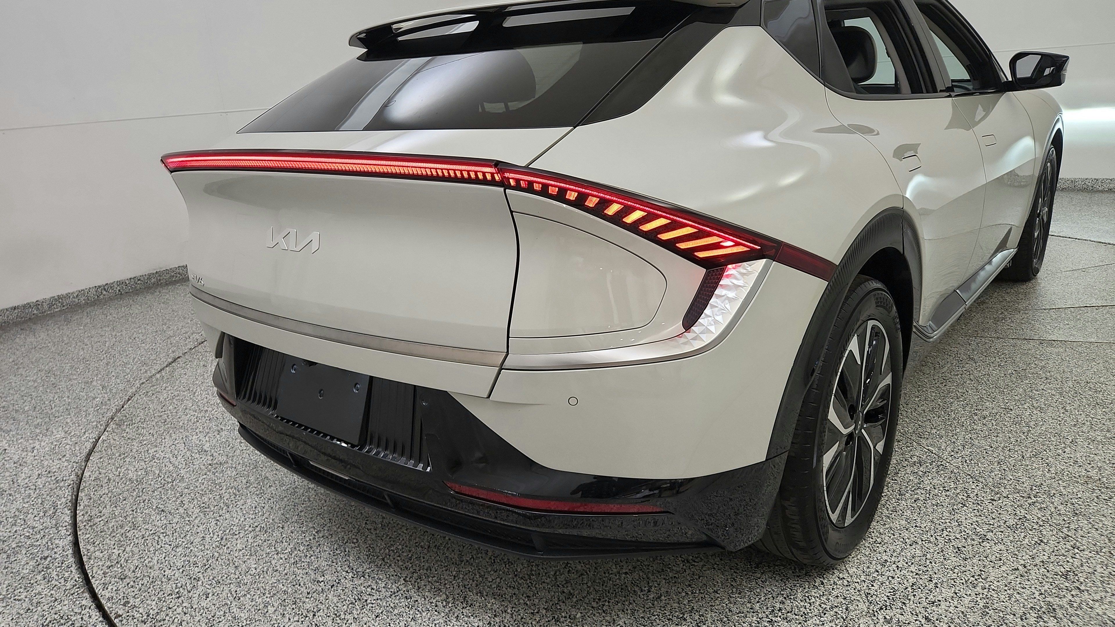 Used 2023 Kia EV6 Wind AWD/4WD image 30