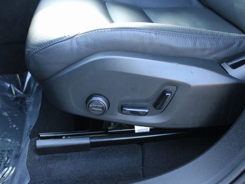 Used 2025 Volvo XC60 B5 Plus image 14