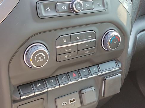 Used 2025 Chevrolet Silverado 1500 Custom image 25