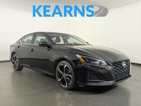 Used 2023 Nissan Altima 2.5 SR AWD/4WD image 1