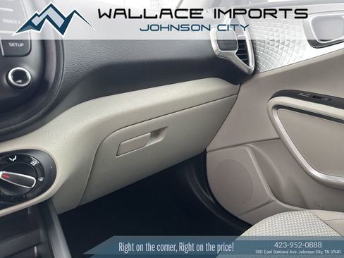 Used 2023 Kia Soul LX w/ LX Technology Package image 19