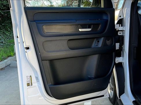 Certified 2025 Volkswagen ID. Buzz Pro S image 26