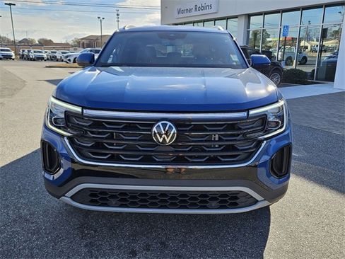 Certified 2025 Volkswagen Atlas Cross Sport SE image 2