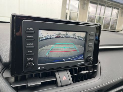 Used 2021 Toyota RAV4 LE image 21