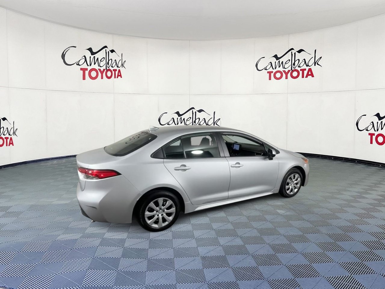 Used 2025 Toyota Corolla LE FWD image 3