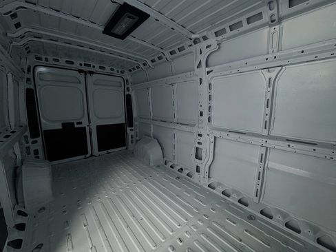Used 2025 RAM ProMaster 2500 w/ Convenience Group FWD image 21