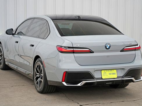 Used 2023 BMW i7 xDrive60 w/ Executive Package 2 image 60
