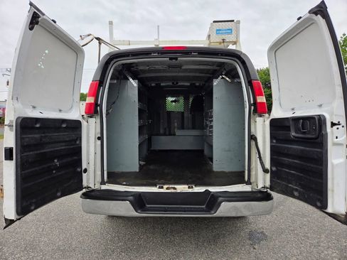 Used 2014 Chevrolet Express 3500 w/ Chrome Appearance Package RWD image 8
