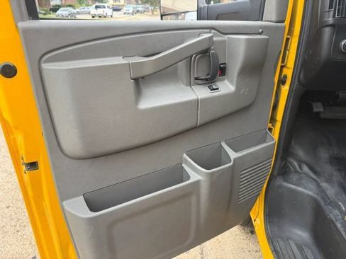 Used 2021 GMC Savana 3500 Extended w/ Power Convenience Package RWD image 11