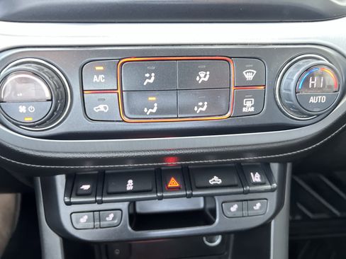 Used 2015 GMC Canyon SLT image 18