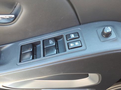 Used 2023 Nissan Frontier SV image 25