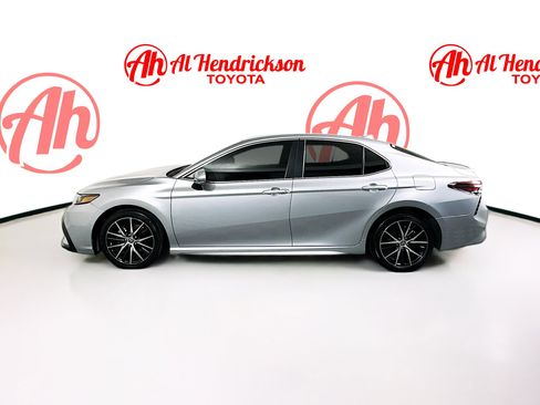 Used 2023 Toyota Camry SE FWD image 6
