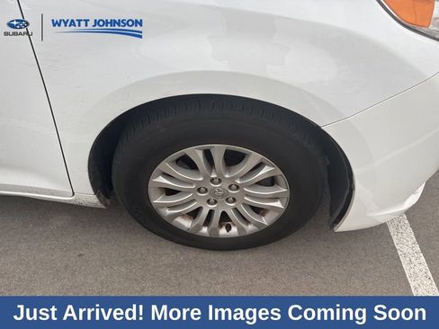 Used 2013 Toyota Sienna XLE image 7