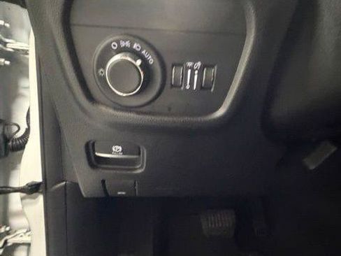Certified 2023 Jeep Grand Cherokee L Laredo AWD/4WD image 21