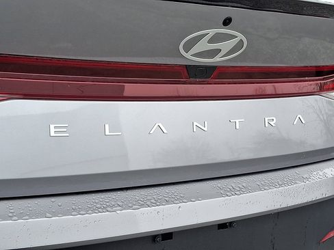 Certified 2025 Hyundai Elantra Sport image 29
