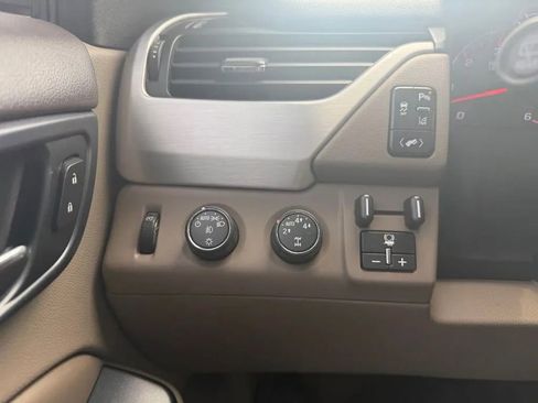 Used 2015 GMC Yukon XL SLT w/ Open Road Package AWD/4WD image 14