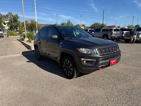Used 2019 Jeep Compass Trailhawk w/ Leather Interior Group AWD/4WD image 3