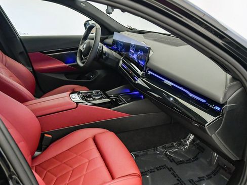 Used 2025 BMW 530i w/ Premium Package image 16