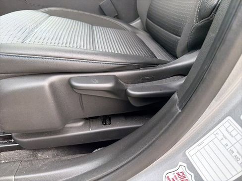 Used 2025 Chevrolet Trax LT w/ LT Convenience Package image 35