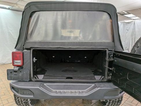 Used 2016 Jeep Wrangler Unlimited Rubicon image 28