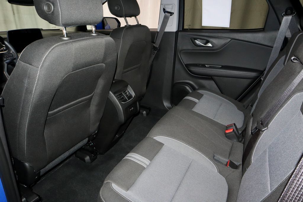 Used 2024 Chevrolet Blazer LT w/ Convenience Package FWD image 21