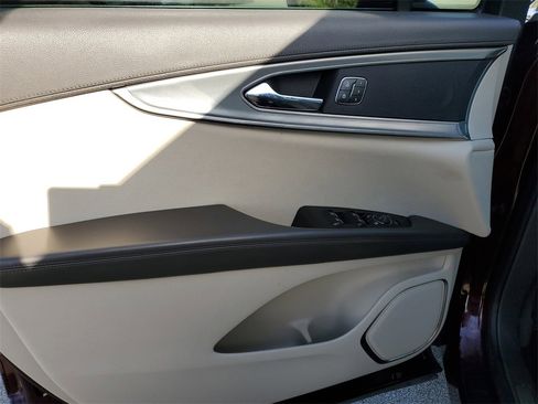 Used 2019 Lincoln Nautilus Select image 17