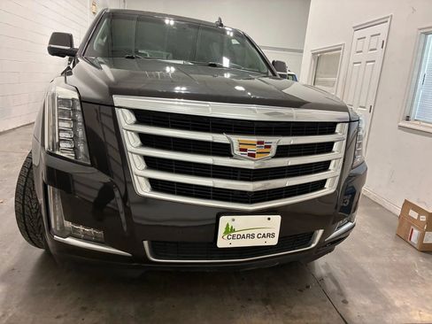 Used 2015 Cadillac Escalade ESV Luxury AWD/4WD image 6