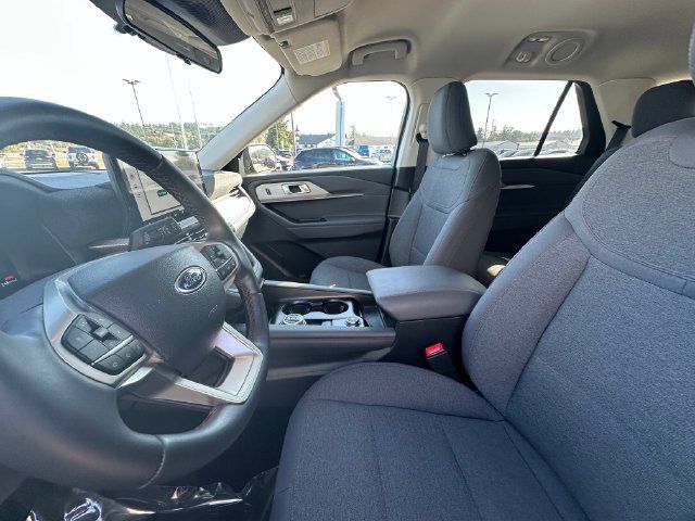 Used 2025 Ford Explorer Active AWD/4WD image 9