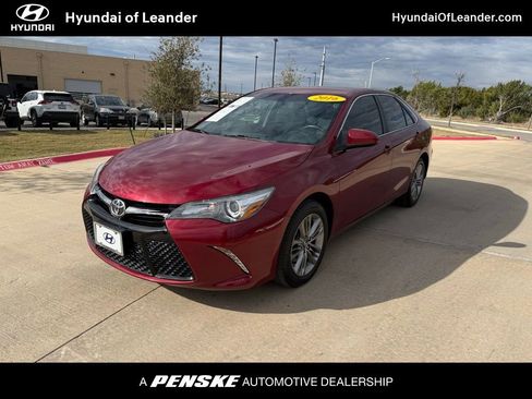 Used 2016 Toyota Camry SE image 1