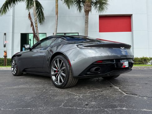 Used 2018 Aston Martin DB11 V12 RWD image 13