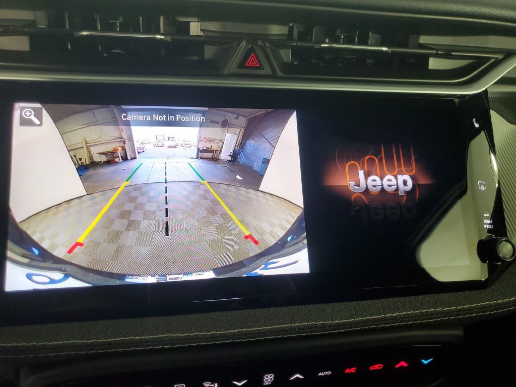Used 2026 Jeep Cherokee Laredo AWD/4WD image 21