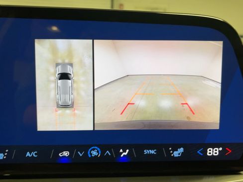 New 2026 Chevrolet Traverse LT w/ Sun and Wheel Package image 25