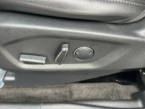 Used 2017 Ford Explorer XLT w/ Equipment Group 202A AWD/4WD image 20